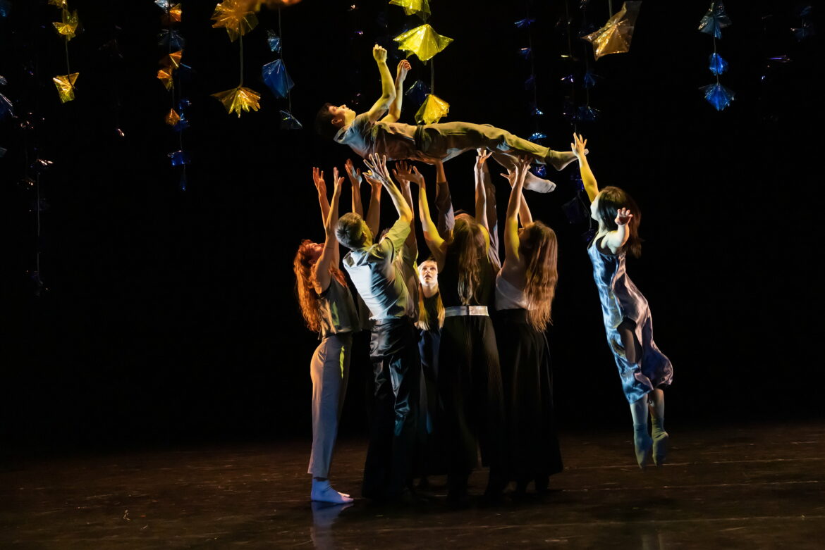 SEASONS (c) Bohumil KOSTOHRYZ 20148 "Seasons" de Jean-Guillaume Weis (photo: Bohumil Kostohryz)